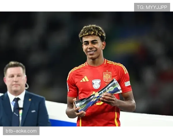 欧冠主题业余七人制锦标赛在柏林开幕，32支民间球队参赛。